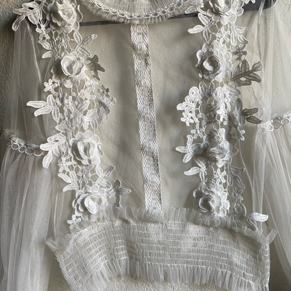 The Way See-through White Mesh Flower Applique Lantern Sleeves Lace Blouse OS - Picture 5 of 13